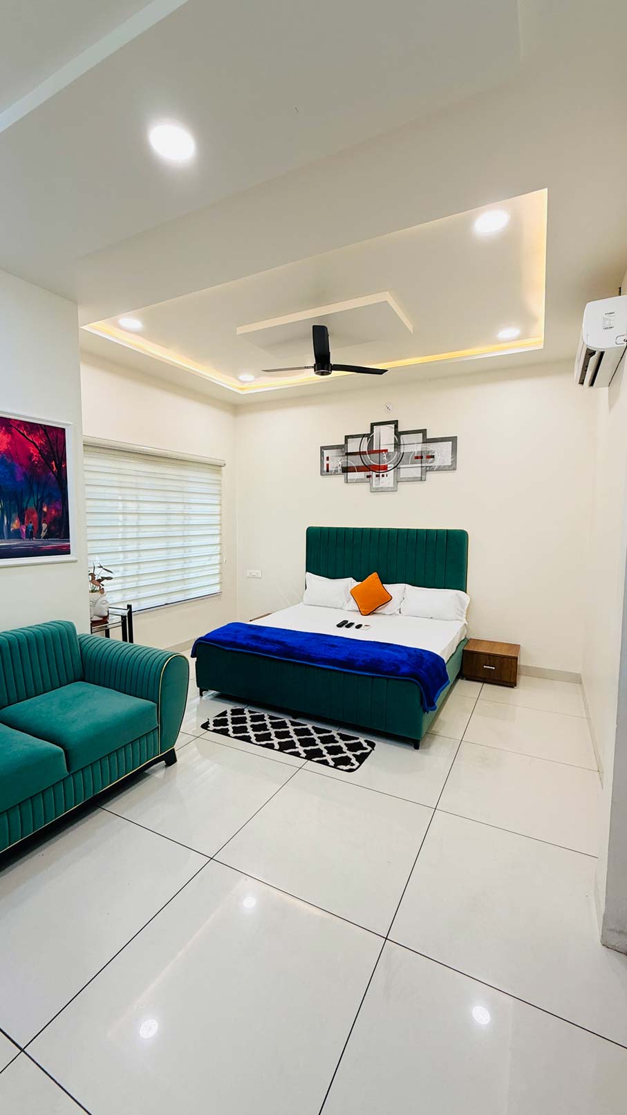 Super Executive Room - Desk & TV